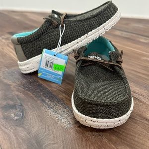 *UPDATED please read* Brand new with tags kids Hey Dudes *slight damage*